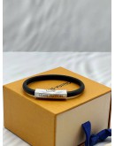 (UNUSED) LOUIS VUITTON CLIP IT BRACELET SIZE 19 IN BLACK LEATHER -FULL SET- 