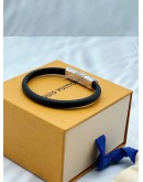 (UNUSED) LOUIS VUITTON CLIP IT BRACELET SIZE 19 IN BLACK LEATHER -FULL SET- 