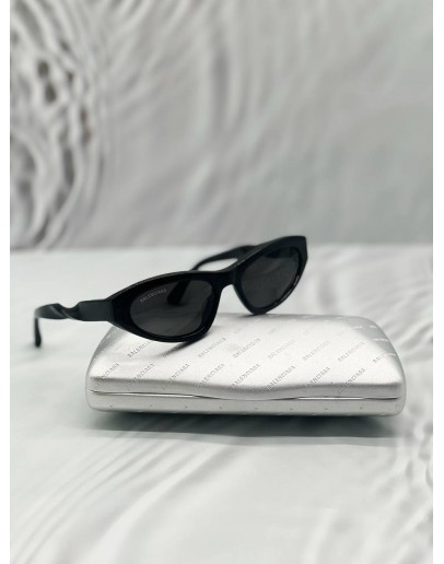 BALENCIAGA CAT EYE SUNGLASSES IN BLACK ACETATE