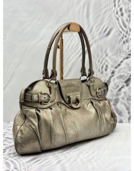 SALVATORE FERRAGAMO GANCINI SHOULDER BAG IN METALLIC SILVER LEATHER