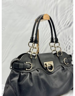 SALVATORE FERRAGAMO GANCINI SHOULDER BAG IN BLACK LEATHER