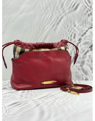 BURBERRY LITTLE CRUSH CROSSBODY BAG IN BURGUNDY LEATHER WITH BEIGE HOUSE CHECK FABRIC CANVAS