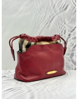 BURBERRY LITTLE CRUSH CROSSBODY BAG IN BURGUNDY LEATHER WITH BEIGE HOUSE CHECK FABRIC CANVAS