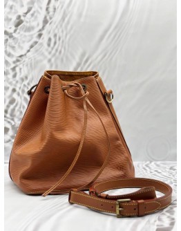 LOUIS VUITTON PETIT NOE BUCKET BAG IN BROWN EPI LEATHER