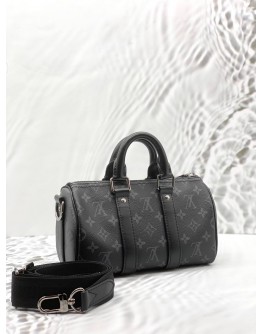(LIKE NEW) MICROCHIP LOUIS VUITTON KEEPALL BANDOULIERE 25 IN BLACK MONOGRAM ECLIPSE CANVAS WITH LEATHER -FULL SET-