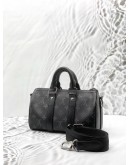 (LIKE NEW) MICROCHIP LOUIS VUITTON KEEPALL BANDOULIERE 25 IN BLACK MONOGRAM ECLIPSE CANVAS WITH LEATHER -FULL SET-