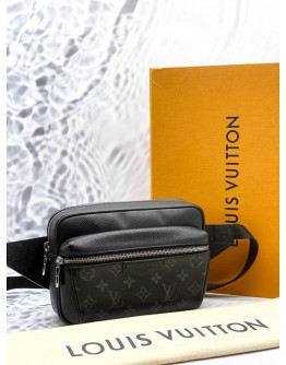(CLEAR STOCK) (LIKE NEW) LOUIS VUITTON OUTDOOR BUMBAG IN BLACK MONOGRAM ECLIPSE CANVAS WITH TAIGA LEATHER -FULL SET-