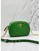 TORY BURCH KIRA CHEVRON CAMERA CROSSBODY BAG IN MALACHITE GREEN LEATHER