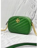 TORY BURCH KIRA CHEVRON CAMERA CROSSBODY BAG IN MALACHITE GREEN LEATHER