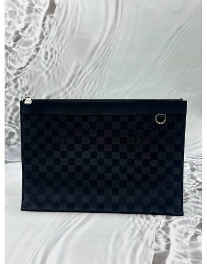 LOUIS VUITTON DISCOVERY GM POUCH IN BLACK DAMIER INFINI LEATHER