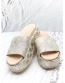 (LIKE NEW) GUCCI PLATFORM SLIDE SANDALS SIZE 40 IN SILVER GG LAME CANVAS