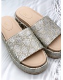 (LIKE NEW) GUCCI PLATFORM SLIDE SANDALS SIZE 40 IN SILVER GG LAME CANVAS