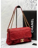 CHANEL CHIC FLAP SHOULDER BAG IN RED AGED CALFSKIN LEATHER