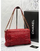 CHANEL CHIC FLAP SHOULDER BAG IN RED AGED CALFSKIN LEATHER