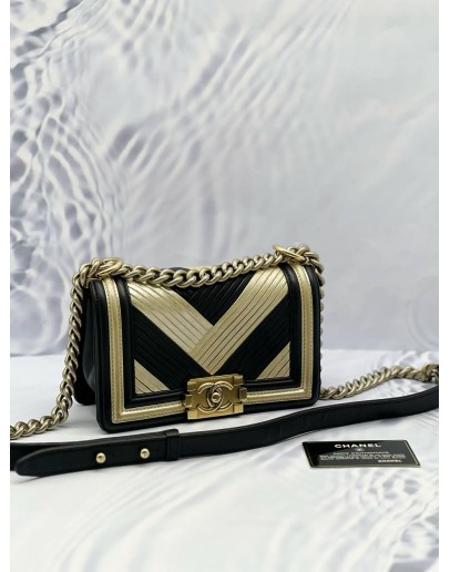 CHANEL BOY SMALL CHEVRON SHOULDER BAG IN BLACK WITH GOLD CALFSKIN LEATHER 
