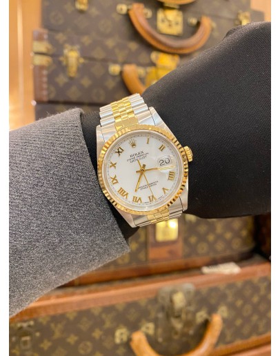 (UNUSED) 2004 ROLEX DATEJUST 36 HALF 18K 750 YELLOW GOLD JUBILEE REF 16233 WHITE ROMAN NUMERALS DIAL 36MM AUTOMATIC WATCH -FULL SET-