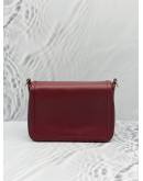 MARC JACOBS SIGNET FLAP CROSSBODY BAG IN BURGUNDY LEATHER