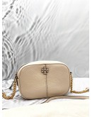 TORY BURCH MCGRAW CAMERA CROSSBODY BAG IN OFF WHITE LEATHER