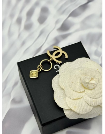 CHANEL HOLIDAY NOVELTY LIMITED EDITION CHARM IN GOLD PLATED