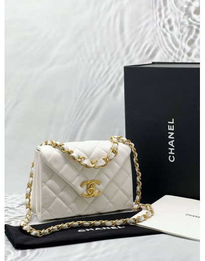 (LIKE NEW) MICROCHIP CHANEL ENVELOPE FLAP BAG IN WHITE LAMBSKIN LEATHER -FULL SET-