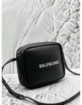 (LIKE NEW) BALENCIAGA EVERYDAY CAMERA BAG IN BLACK LEATHER