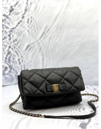 SALVATORE FERRAGAMO VARA SHOULDER BAG IN BLACK LEATHER