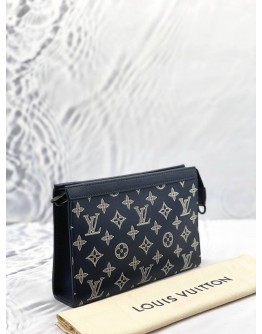 (UNUSED) LOUIS VUITTON GASTON WEARABLE WALLET IN DARK BLUE WITH WHITE MONOGRAM SHADOW LEATHER -FULL SET-