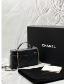 (LIKE NEW) MICROCHIP CHANEL VANITY CASE 25K BAG IN BLACK GRAINED CALFSKIN LEATHER -FULL SET-