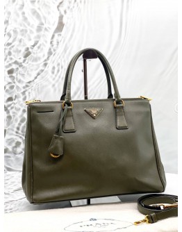 PRADA GALLERIA LARGE DOUBLE ZIP TOTE BAG IN ARMY GREEN SAFFIANO LEATHER