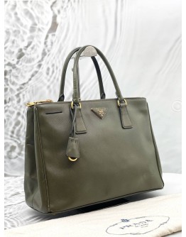 PRADA GALLERIA LARGE DOUBLE ZIP TOTE BAG IN ARMY GREEN SAFFIANO LEATHER