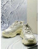 (LIKE NEW) BALENCIAGA TRIPLE S ALLOVER LOGO SNEAKERS SIZE US 8 IN WHITE WITH BLACK CALFSKIN LEATHER -FULL SET-