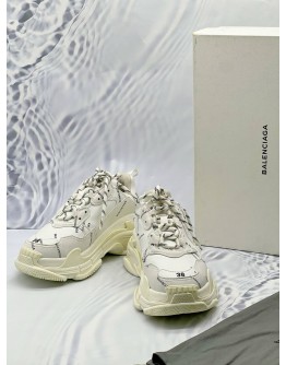 (LIKE NEW) BALENCIAGA TRIPLE S ALLOVER LOGO SNEAKERS SIZE 38 IN WHITE WITH BLACK CALFSKIN LEATHER -FULL SET-