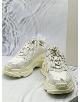 (LIKE NEW) BALENCIAGA TRIPLE S ALLOVER LOGO SNEAKERS SIZE 38 IN WHITE WITH BLACK CALFSKIN LEATHER -FULL SET-