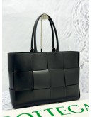 (LIKE NEW) BOTTEGA VENETA MEDIUM ARCO TOTE BAG IN BLACK INTRECCIATO LEATHER