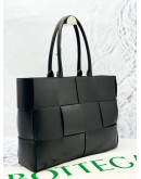 (LIKE NEW) BOTTEGA VENETA MEDIUM ARCO TOTE BAG IN BLACK INTRECCIATO LEATHER