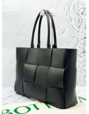 (LIKE NEW) BOTTEGA VENETA MEDIUM ARCO TOTE BAG IN BLACK INTRECCIATO LEATHER