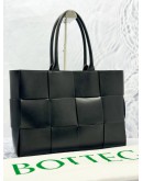(LIKE NEW) BOTTEGA VENETA MEDIUM ARCO TOTE BAG IN BLACK INTRECCIATO LEATHER