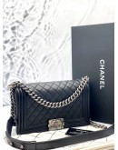 (LIKE NEW) CHANEL BOY MEDIUM SHOULDER BAG IN BLACK LAMBSKIN LEATHER -FULL SET-