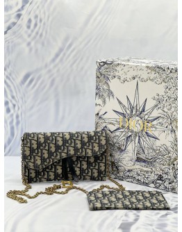 CHRISTIAN DIOR SADDLE WALLET ON CHAIN IN BLUE DIOR OBLIQUE JACQUARD WITH CALFSKIN LEATHER