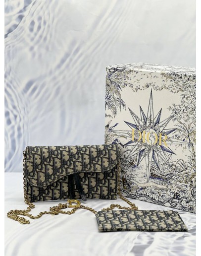 CHRISTIAN DIOR SADDLE WALLET ON CHAIN IN BLUE DIOR OBLIQUE JACQUARD WITH CALFSKIN LEATHER
