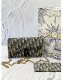 CHRISTIAN DIOR SADDLE WALLET ON CHAIN IN BLUE DIOR OBLIQUE JACQUARD WITH CALFSKIN LEATHER