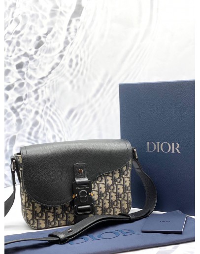 (LIKE NEW) CHRISTIAN DIOR SMALL SADDLE MESSENGER BAG IN BEIGE AND BLACK DIOR OBLIQUE JACQUARD WITH BLACK GRAINED CALFSKIN LEATHER -FULL SET-
