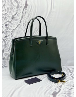 PRADA TOTE TOP HANDLE BAG IN AZZURRO SAFFIANO VERNICE LEATHER