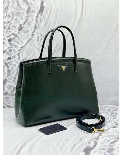 PRADA TOTE TOP HANDLE BAG IN AZZURRO SAFFIANO VERNICE LEATHER
