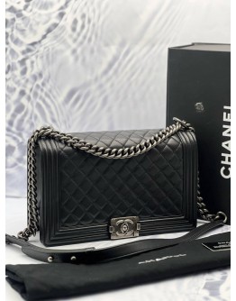 (CNY PROMO) (LIKE NEW) CHANEL BOY NEW MEDIUM FLAP BAG IN BLACK LAMBSKIN LEATHER -FULL SET-