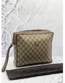 GUCCI CLUTCH IN BEIGE GG SUPREME CANVAS WITH BROWN LEATHER