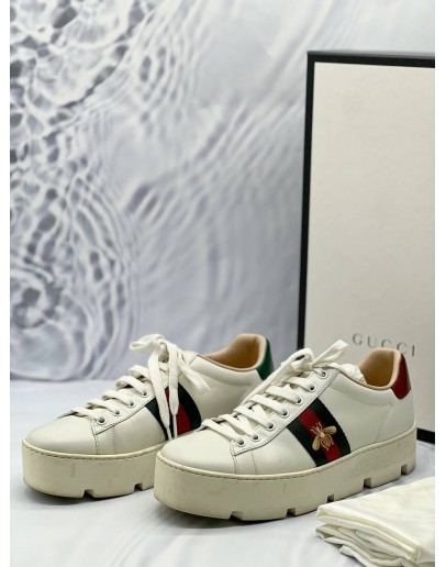 GUCCI ACE BEE PLATFORM SNEAKERS SIZE 38 IN WHITE WITH THE WEB STRIPE AND EMBROIDERED GOLD BEE DEATIL -FULL SET-