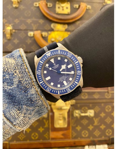 (UNUSED) 2025 TUDOR PELAGOS FXD MARINE NATIONALE BLUE TITANIUM REF 25707 BLUE DIAL 42MM AUTOMATIC WATCH -FULL SET-