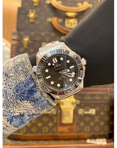 (LIKE NEW) 2019 OMEGA SEAMASTER DIVER 300M PROFESSIONAL CO-AXIAL MASTER CHRONOMETER REF 210.30.42.20.01.001 BLACK DIAL 42MM AUTOMATIC WATCH -FULL SET-