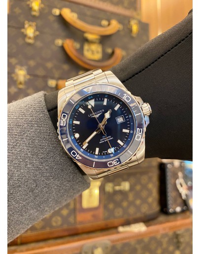 (LIKE NEW) 2025 LONGINES HYDROCONQUEST GMT 300M REF L3.890.4 BLUE DIAL 43MM AUTOMATIC WATCH -FULL SET-